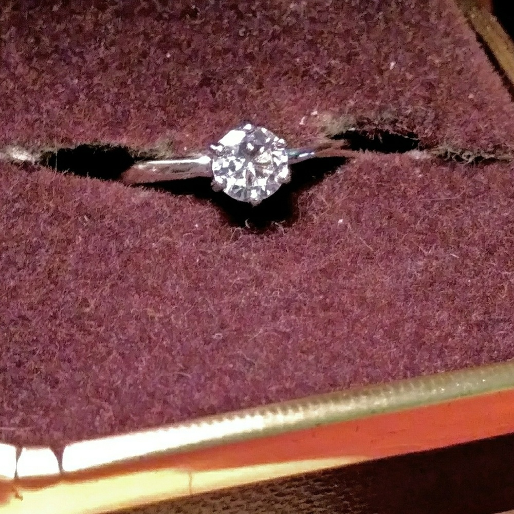 ***SOLD*** Gorgeous ring